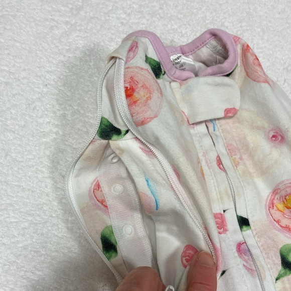 Woombie Grow with Me Baby Swaddle with Leggies, Buzzy Cars, 0-18 Months - Picture 4 of 7